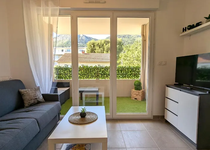 Apartment With Terrace In The Heart Of Toulon